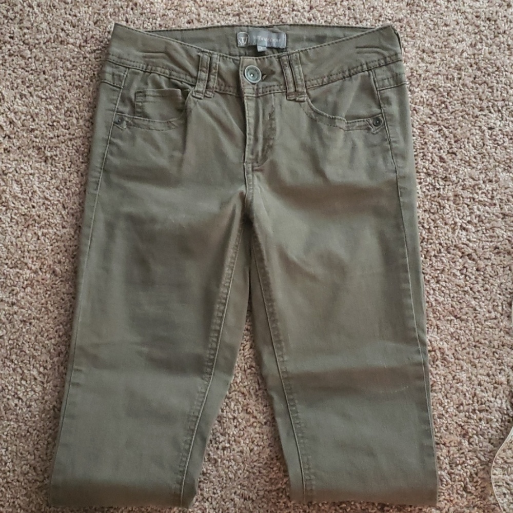 Army green cropped pants